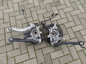 Mercedes C 205 Tylna zwrotnica z piastą ORG Demontaż