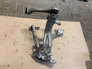 Mercedes E 214 A 2143320200 Zwrotnica wahacze kpl ORYG