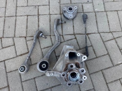 BMW G01 X3 X4 6882597 zwrotnica piasta wahacz