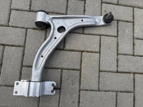 Mercedes 246 176 2463330400 prawy Wahacz NOWY
