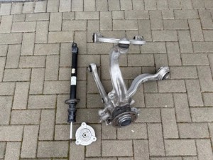 Mercedes 206 2WD 2063320200 Zwrotnica wahacze kpl OK