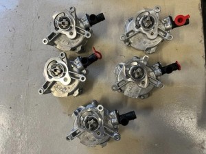 Mercedes V8 AMG A 1771800101 pompa vacum NOWA