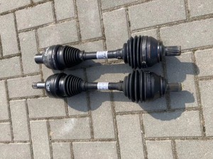 Mercedes GLA 156 A 2463309700 A 2463309600 Półoś ORYG