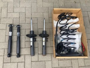 VW Caddy III Ford Connect 5R3413031 5R3513029 amortyzatory kpl