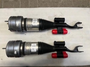 Mercedes 213 4Matic 2133206603 Prawy Amortyzator ORYG NEW