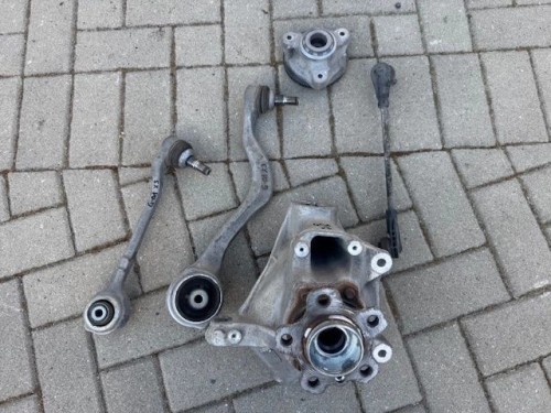 BMW G01 X3 X4 6882597 lewa zwrotnica piasta wahacz