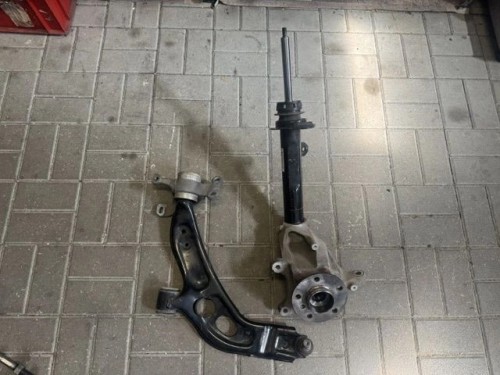 BMW X1 F48 6876645 6861691 lewa zwrotnica amor wahacz