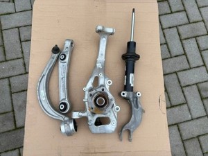 Audi Q5 80A 80A407559 L zwrotnica wahacz amor kpl