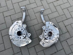 Mercedes C 205 2053322100 2200 zwrotnica piasta ORYG NOWA