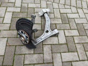 Mercedes 176 246 156 117 2463320601 prawa zwrotnica wahacz