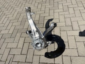 Mercedes E 214 AMG A 2143322400 Zwrotnica wahacze NEW