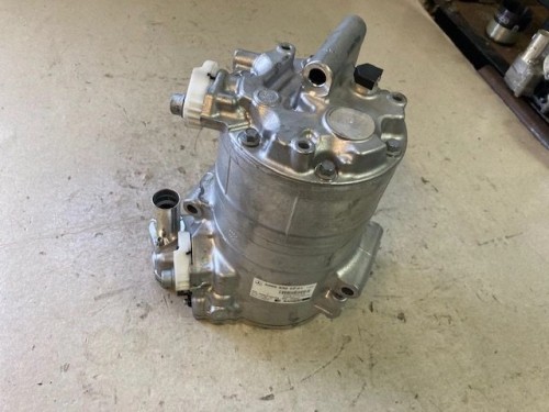Mercedes 118 177 247 A 0008302201 sprężarka NOWA