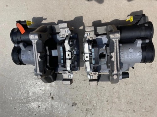Mercedes GLC 2534231098 tył ORYG zacisk klocki NOWE