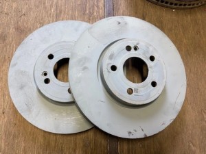 Mercedes 118 177 247 A2474210712 tarcze hamulcowe ORYG NEW