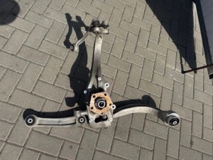 Audi Q7 Q8 VW Touareg 4M0 4M0407241 zwrotnica wahacze kpl
