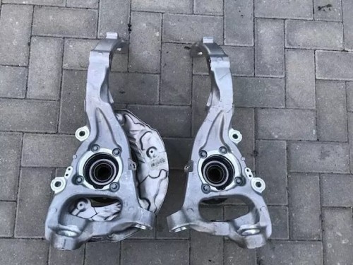 Mercedes 205 2053323800 3700 AMG 4Matic Zwrotnica NOWA