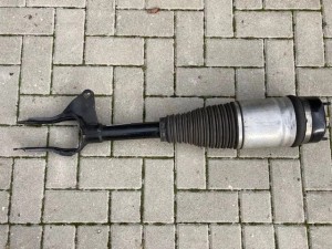 Jeep Grand Cherokee P68364705AA amortyzator lewy