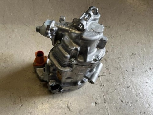 Mercedes 118 907 213 A 0008304404 kompresor klimy NOWY