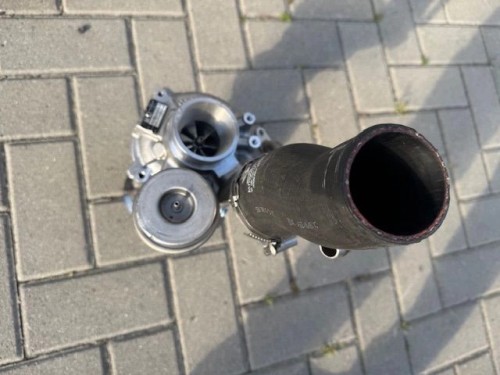 Mercedes 63 AMG V8 A 1770900300 1770900080 Turbina