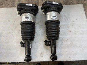 BMW G07 X7 6869040 BO amortyzator tył R ORYG NEW