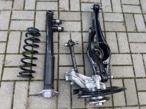 VW CUPRA SKODA 5QS505435 5QS512037 Zwrotnica NOWA