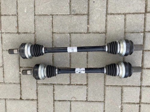 Mercedes A 177 AMG A1773505401 4Matic Półoś