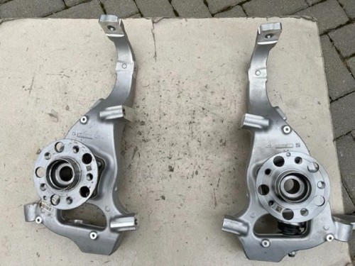 Mercedes 213 AMG 2133326700 6800 Zwrotnica NOWA